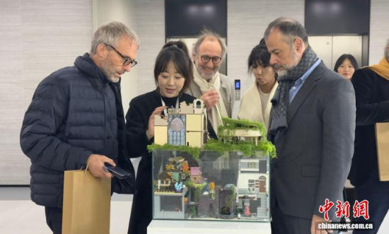 10��23�գ����������cӰҕ�猣�����L��������W(xu��)�����c�Ӱ�W(xu��)Ժ(�LӰ�Ӱ�W(xu��)Ժ)�^����W(xu��)����(chu��ng)���Ķ���Ӯ������������� �z