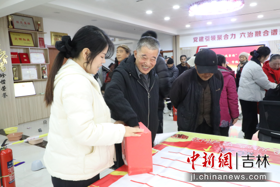 ���񅢼ӻ�ӬF(xi��n)���� ��ʯ��ί������/���D