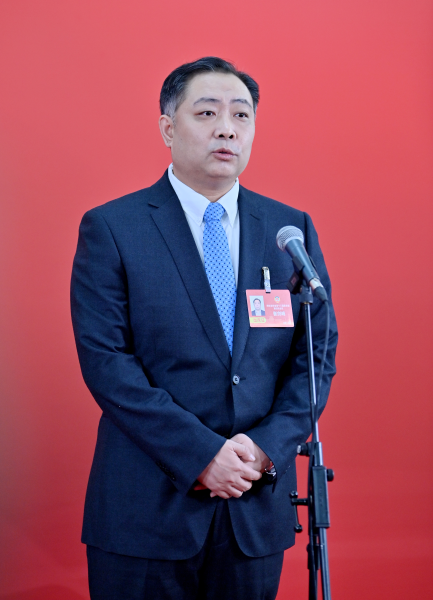 1��26���������f(xi��)����ʡ��ʮ����ί�T��(hu��)���ĴΕ�(hu��)�hί�Tͨ�������ބ���ش�ӛ���ᆖ(w��n)�� ���� �z