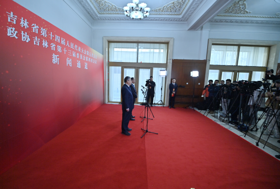 1��26�գ������f(xi��)����ʡ��ʮ����ί�T�����ĴΕ��hί�Tͨ���������۝�(��һ)�ش�ӛ���ᆖ�� ���� �z