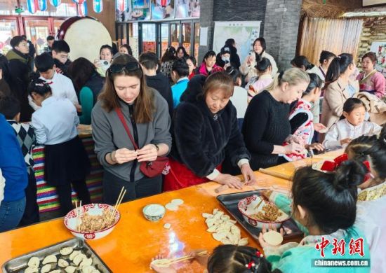 3��8�������ְ��D�����_˹�ο��w�(y��n)��������w���� �z